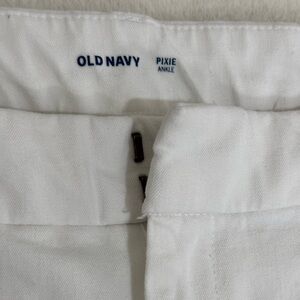 Old Navy Women’s White Pixie Ankle Chinos EUC Size 16